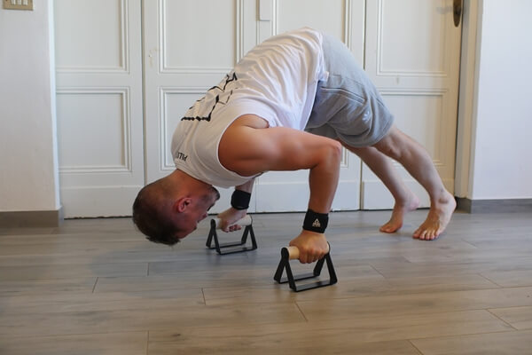 Training Ohne Studio - Top 16 Bodyweight Übungen
